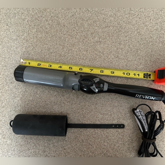 REVLON Perfect Heat 1 1/4” Curling Iron Model RV1R1081CP3 - Picture 3 of 4
